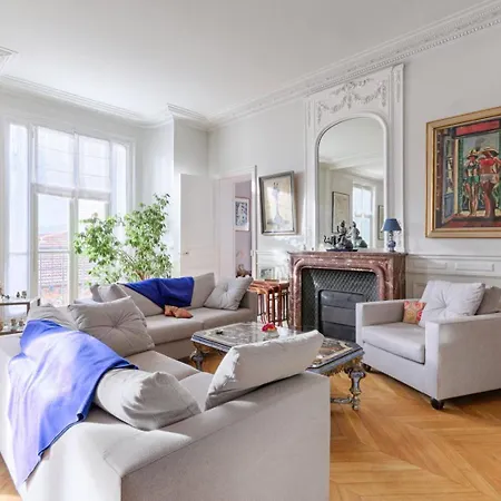 Residor - Spacious And Bright ! Apartment *